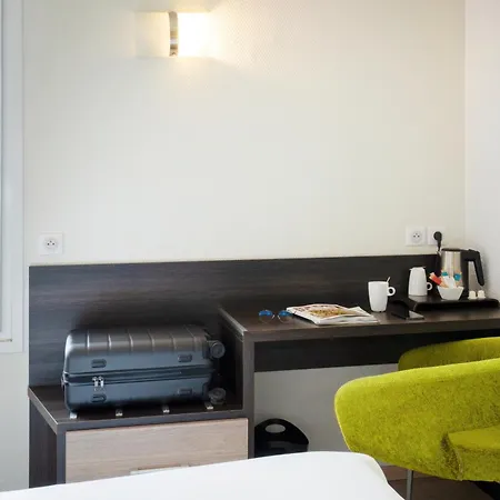 Kyriad Centre Gare Hotel 3*